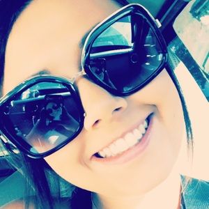 Meet your Posher, Mia